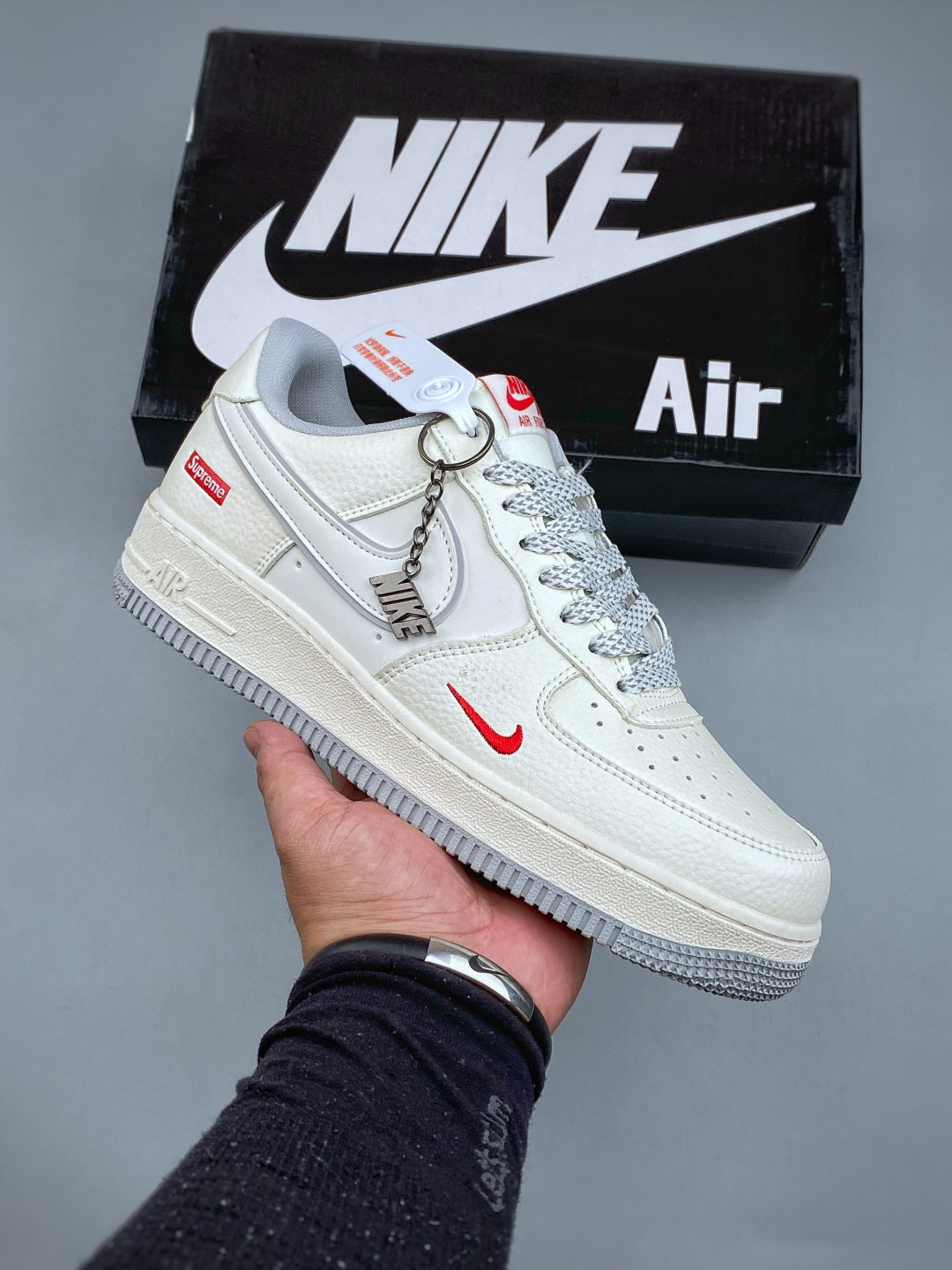 Nike Air Force 1 ’07 Low White & Red Accents
