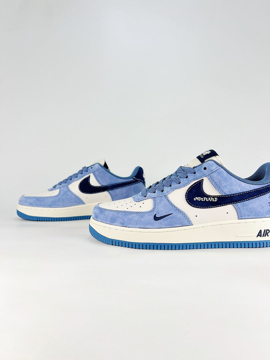 Nike Air Force 1 ’07 Low Blue & White Sneakers with Navy Swoosh, Retro Lace-Up Casual Streetwear Shoes