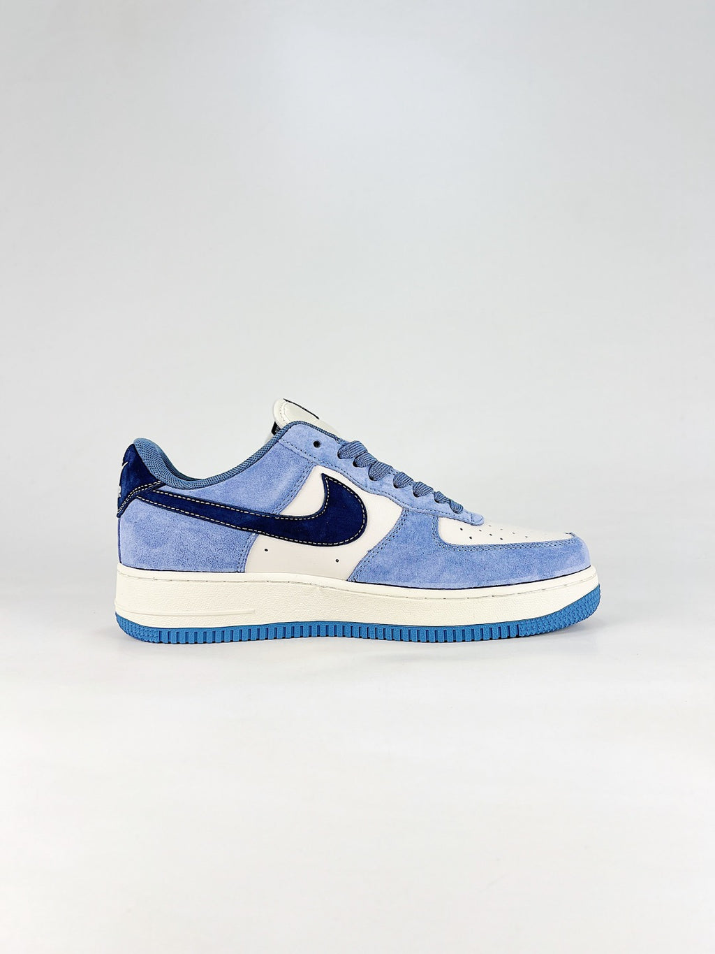 Nike Air Force 1 ’07 Low Blue & White Sneakers with Navy Swoosh, Retro Lace-Up Casual Streetwear Shoes