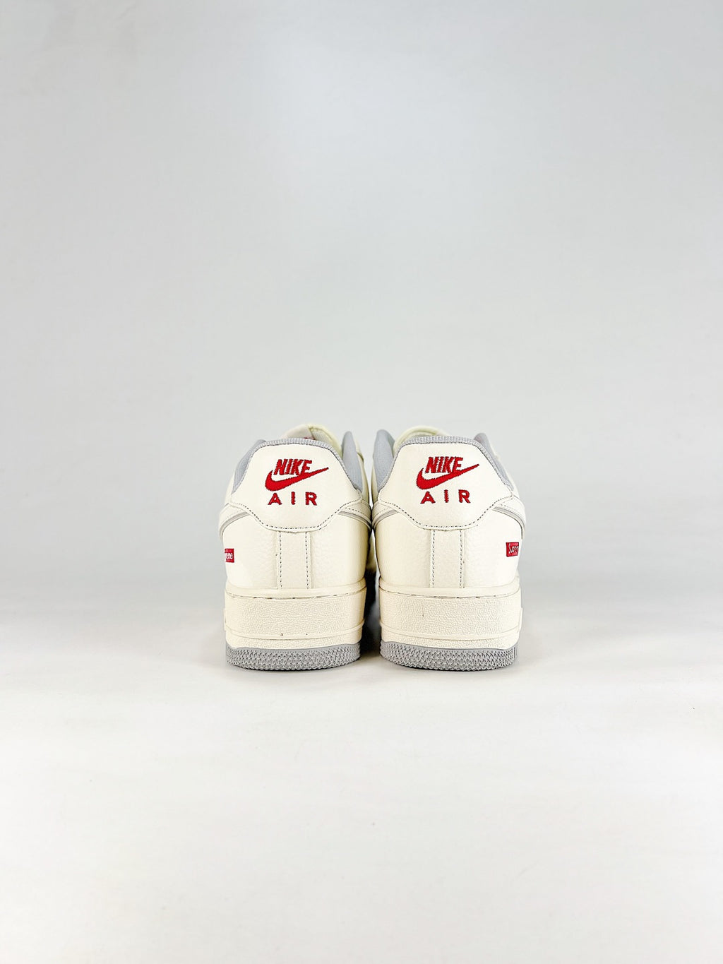 Nike Air Force 1 ’07 Low White Sneakers with Red Accents, Retro Lace-Up Casual Streetwear Shoes
