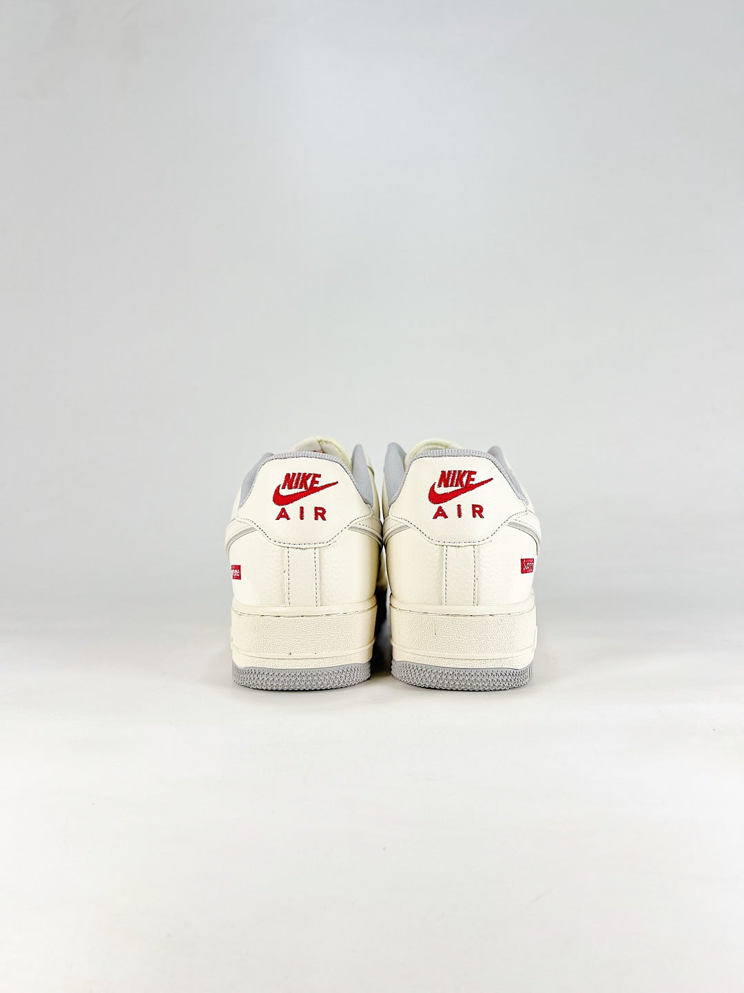 Nike Air Force 1 ’07 Low White Sneakers with Red Accents, Retro Lace-Up Casual Streetwear Shoes