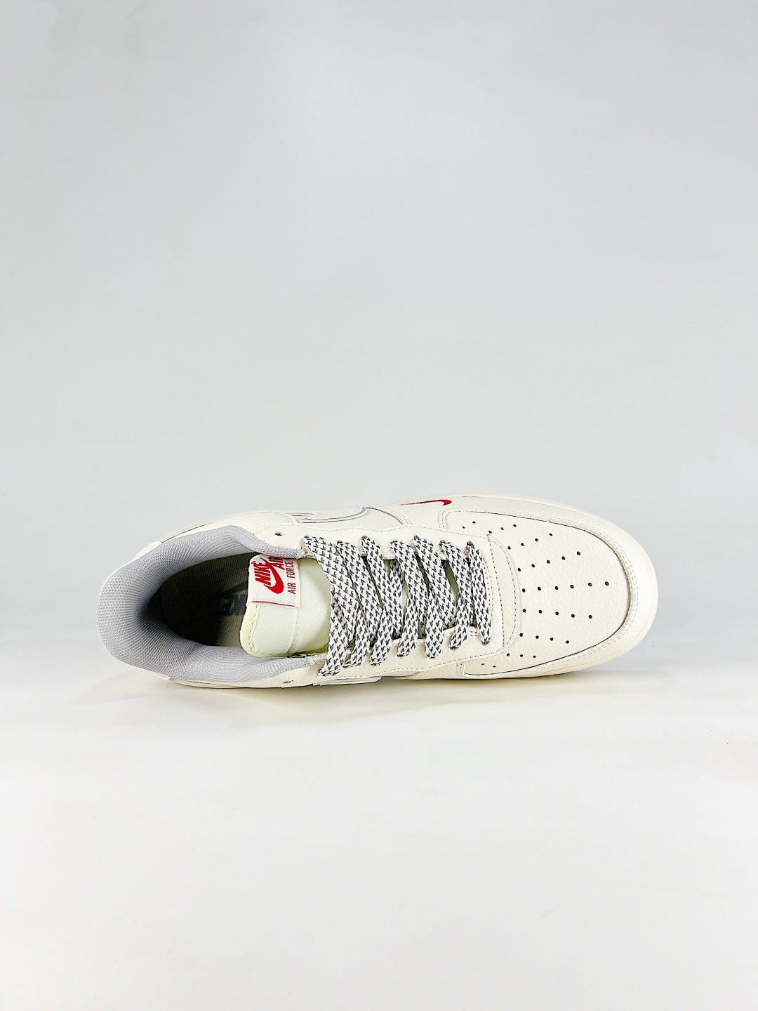 Nike Air Force 1 ’07 Low White Sneakers with Red Accents, Retro Lace-Up Casual Streetwear Shoes