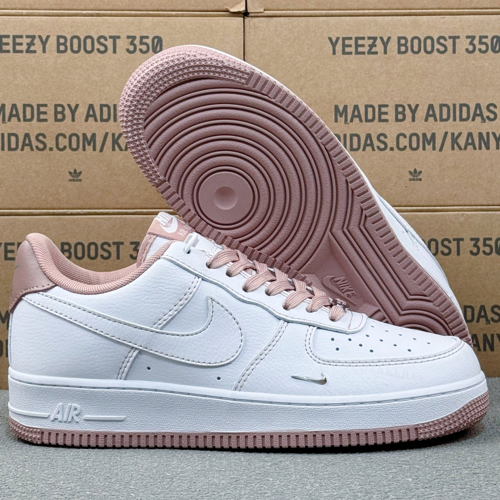 Nike Air Force 1 ’07 Low AF1 White & Dusty Pink Sneakers, Contrast Sole Lace-Up Retro Casual Streetwear Shoes