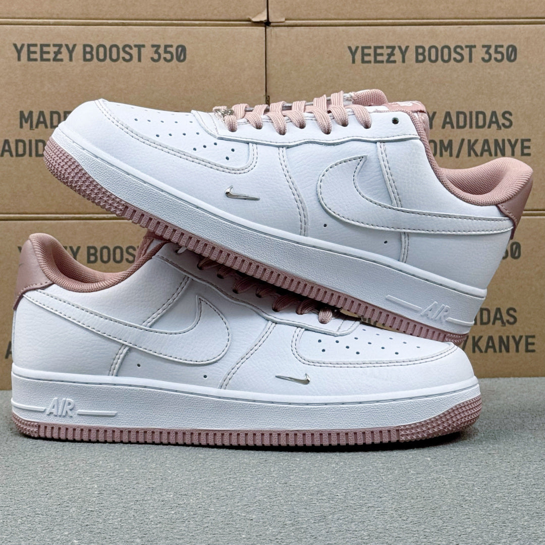 Nike Air Force 1 ’07 Low AF1 White & Dusty Pink Sneakers, Contrast Sole Lace-Up Retro Casual Streetwear Shoes