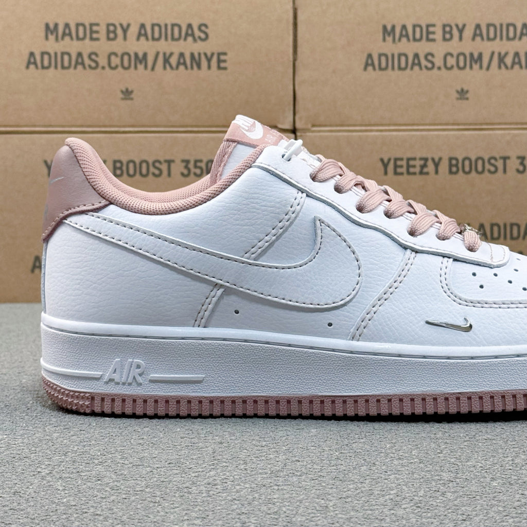 Nike Air Force 1 ’07 Low AF1 White & Dusty Pink Sneakers, Contrast Sole Lace-Up Retro Casual Streetwear Shoes
