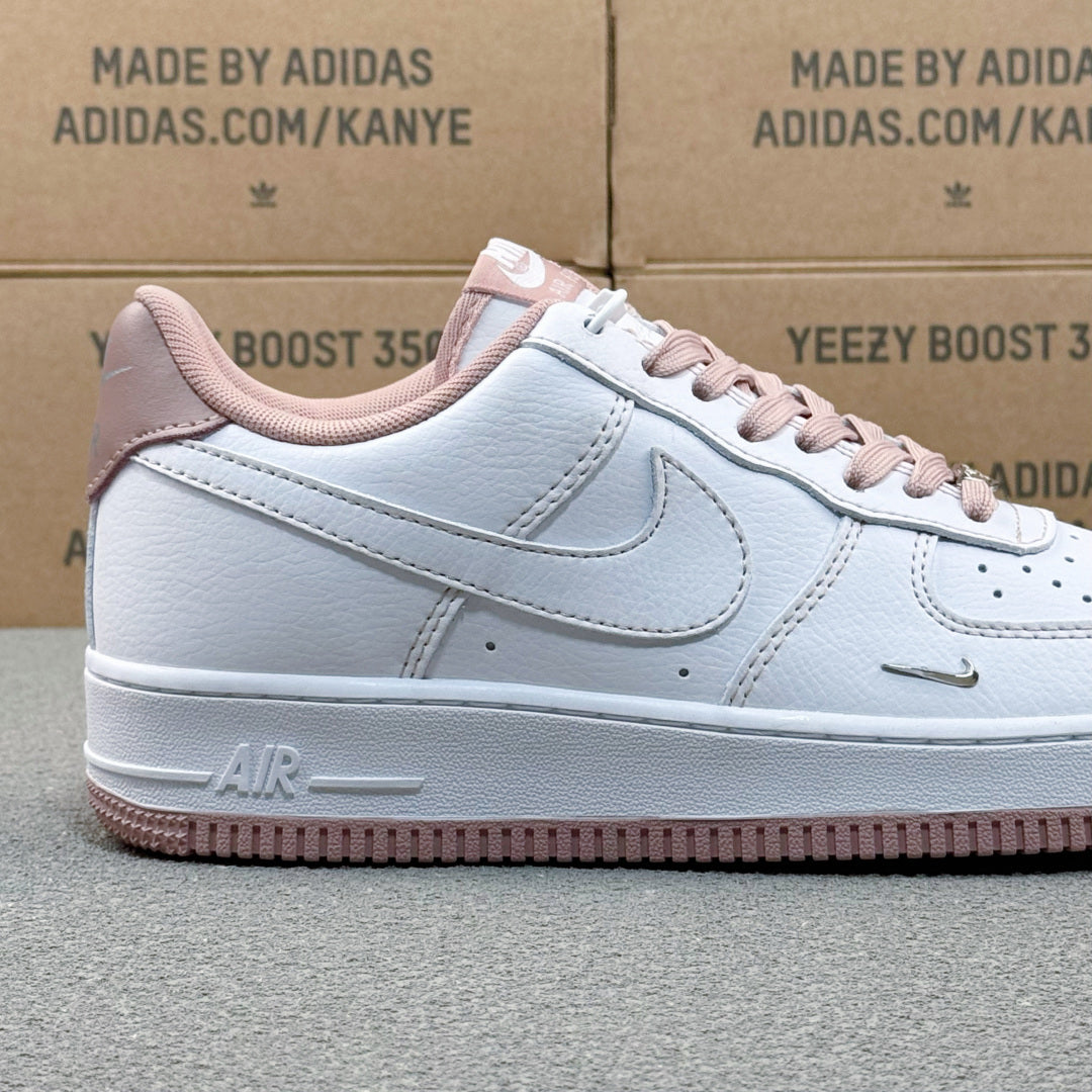 Nike Air Force 1 ’07 Low AF1 White & Dusty Pink Sneakers, Contrast Sole Lace-Up Retro Casual Streetwear Shoes
