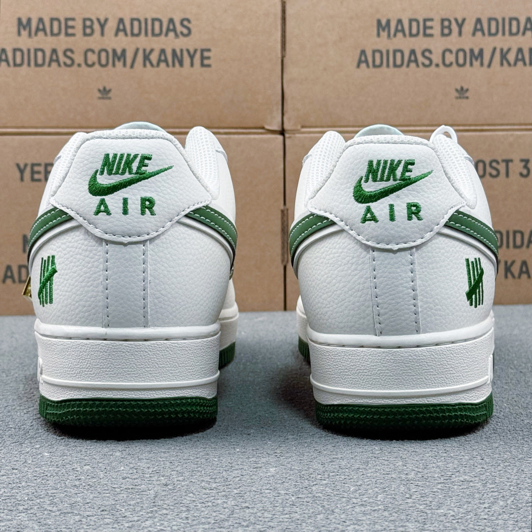Nike Air Force 1 ’07 Low AF1 White & Green Graphic Sneakers, Contrast Swoosh Retro Lace-Up Casual Streetwear Shoes