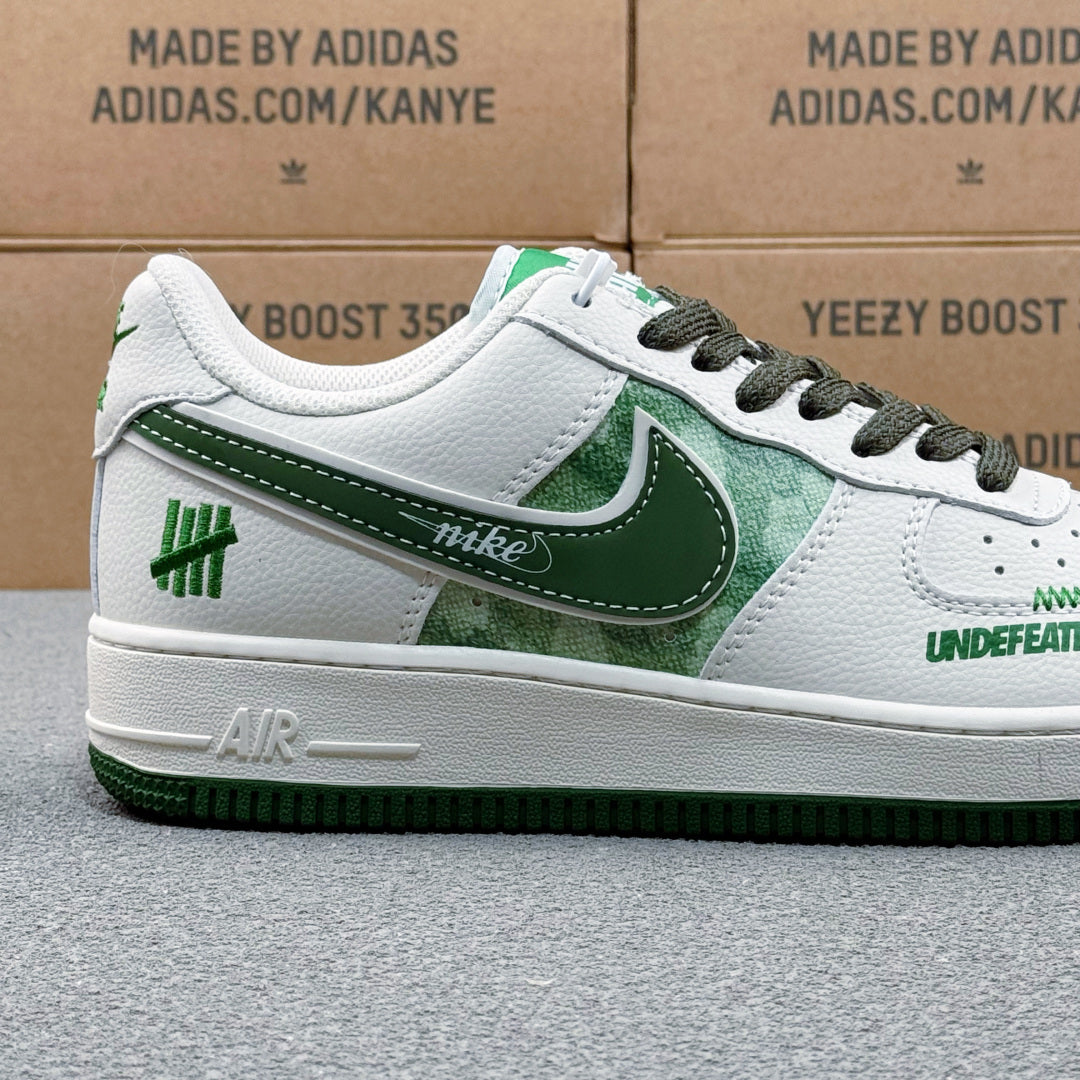 Nike Air Force 1 ’07 Low AF1 White & Green Graphic Sneakers, Contrast Swoosh Retro Lace-Up Casual Streetwear Shoes