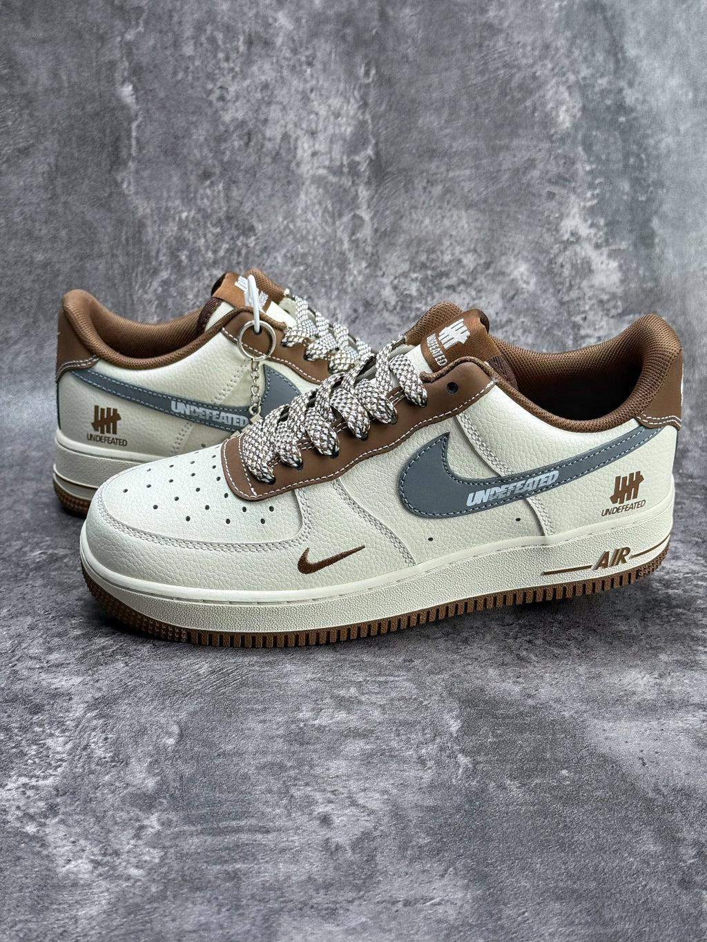 Nike Air Force 1 ’07 Low Cream White Brown & Grey Sneakers with Mini Swoosh, Retro Lace-Up Casual Streetwear Shoes