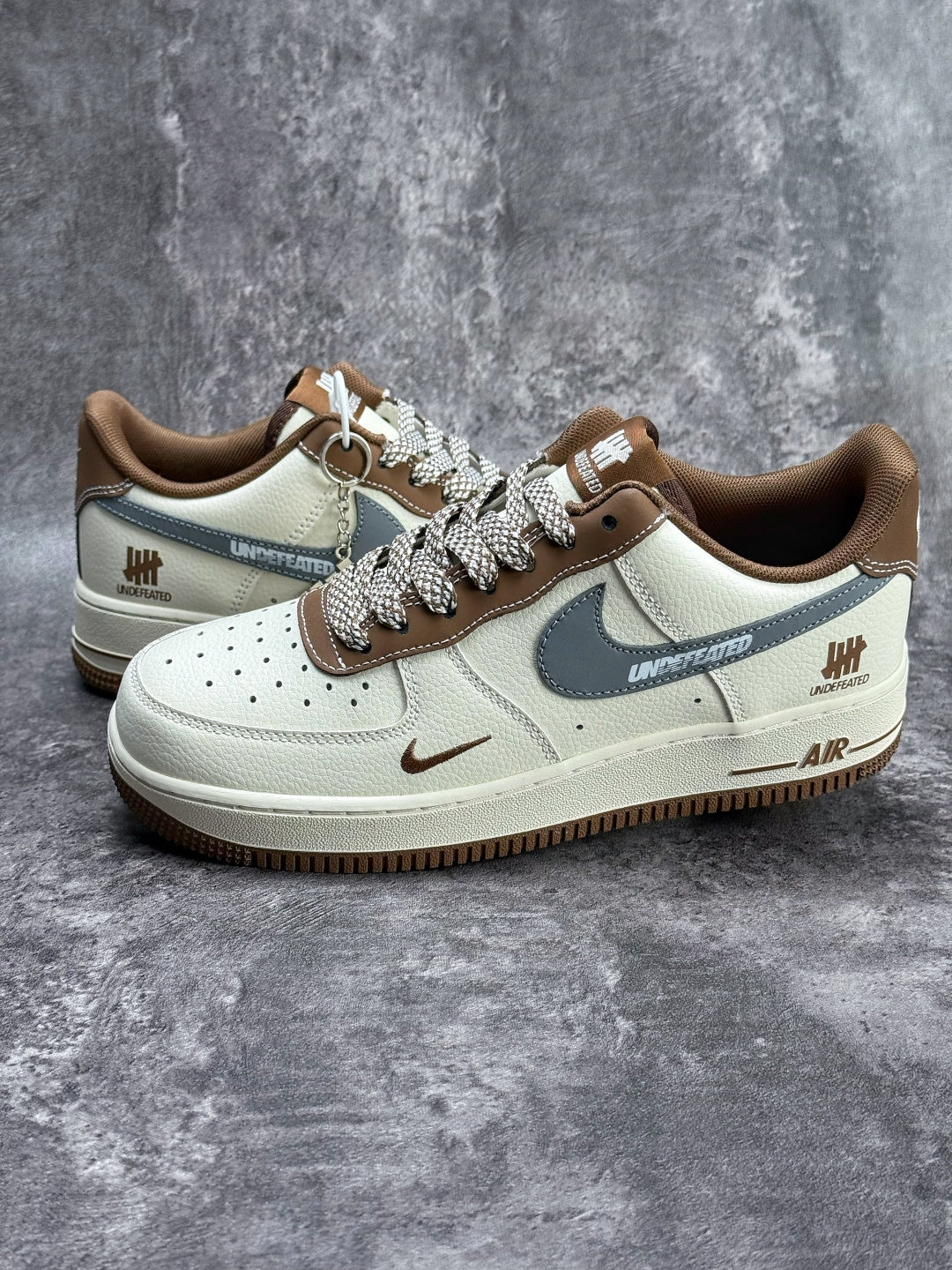 Nike Air Force 1 ’07 Low Cream White Brown & Grey Sneakers with Mini Swoosh, Retro Lace-Up Casual Streetwear Shoes