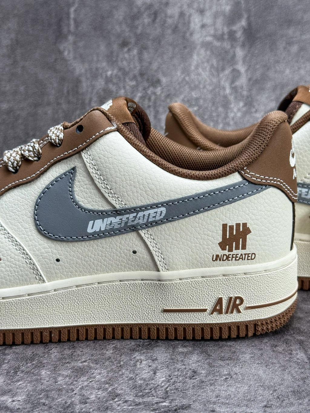 Nike Air Force 1 ’07 Low Cream White Brown & Grey Sneakers with Mini Swoosh, Retro Lace-Up Casual Streetwear Shoes