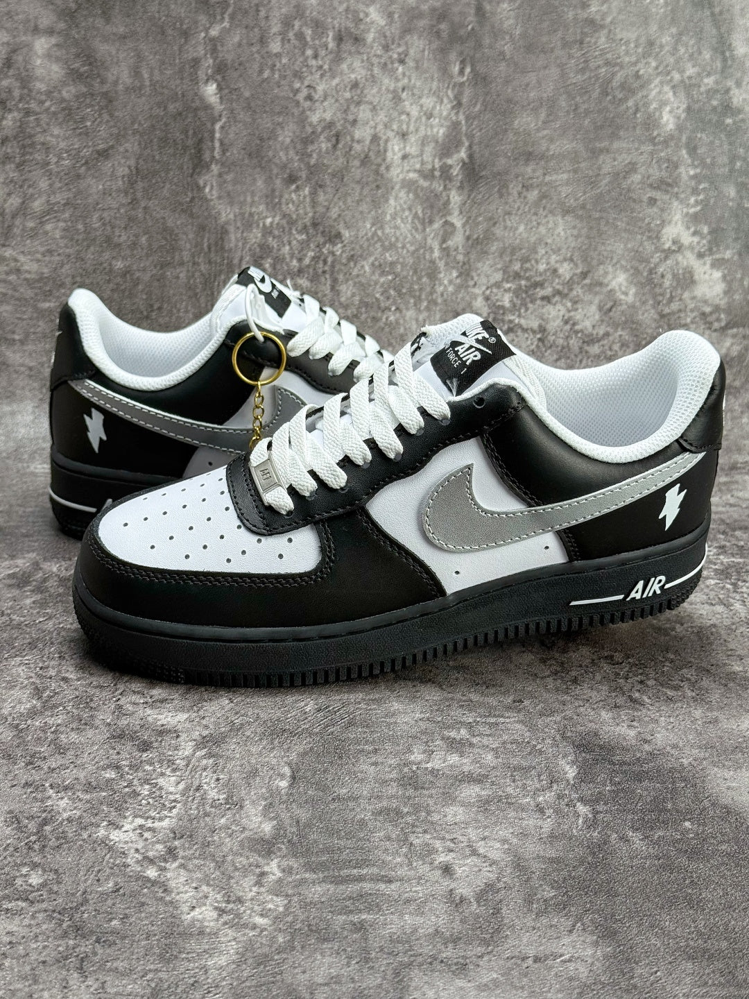 Nike Air Force 1 ’07 Low AF1 Black & White Sneakers, Contrast Swoosh Retro Lace-Up Casual Streetwear Shoes