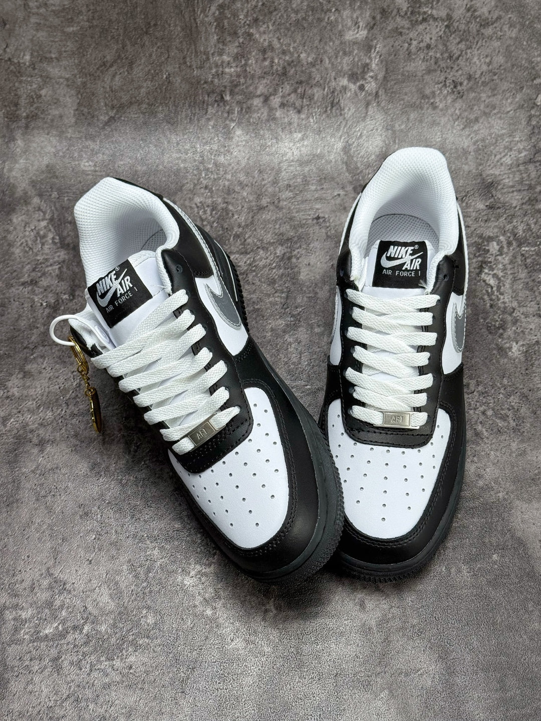 Nike Air Force 1 ’07 Low AF1 Black & White Sneakers, Contrast Swoosh Retro Lace-Up Casual Streetwear Shoes
