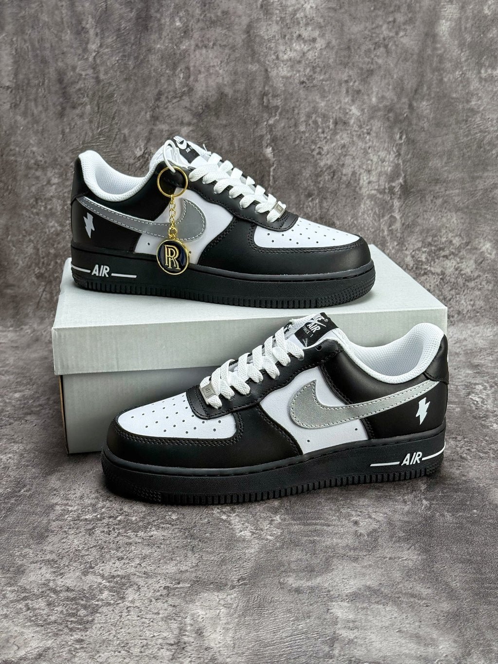 Nike Air Force 1 ’07 Low AF1 Black & White Sneakers, Contrast Swoosh Retro Lace-Up Casual Streetwear Shoes