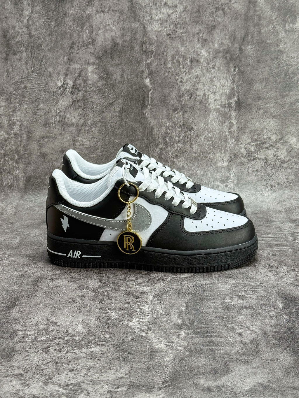 Nike Air Force 1 ’07 Low AF1 Black & White Sneakers, Contrast Swoosh Retro Lace-Up Casual Streetwear Shoes