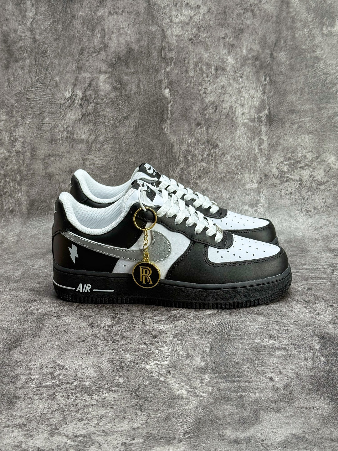 Nike Air Force 1 ’07 Low AF1 Black & White Sneakers, Contrast Swoosh Retro Lace-Up Casual Streetwear Shoes