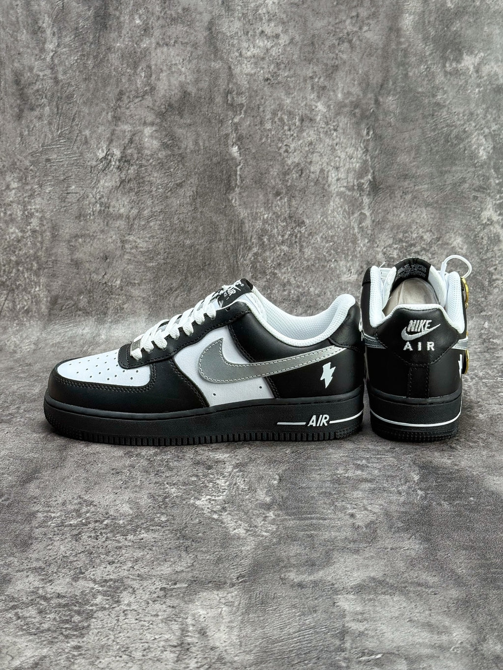 Nike Air Force 1 ’07 Low AF1 Black & White Sneakers, Contrast Swoosh Retro Lace-Up Casual Streetwear Shoes
