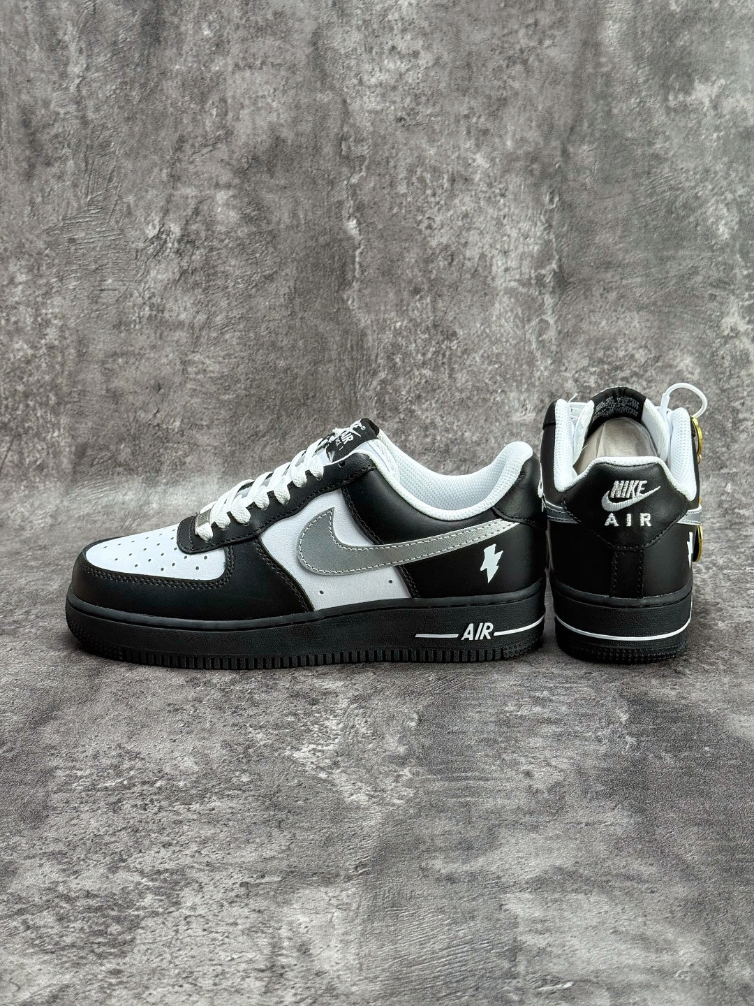 Nike Air Force 1 ’07 Low AF1 Black & White Sneakers, Contrast Swoosh Retro Lace-Up Casual Streetwear Shoes