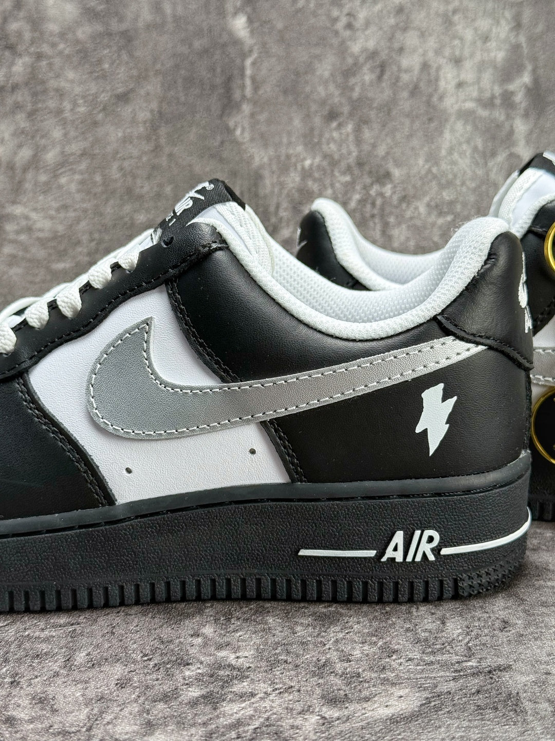Nike Air Force 1 ’07 Low AF1 Black & White Sneakers, Contrast Swoosh Retro Lace-Up Casual Streetwear Shoes