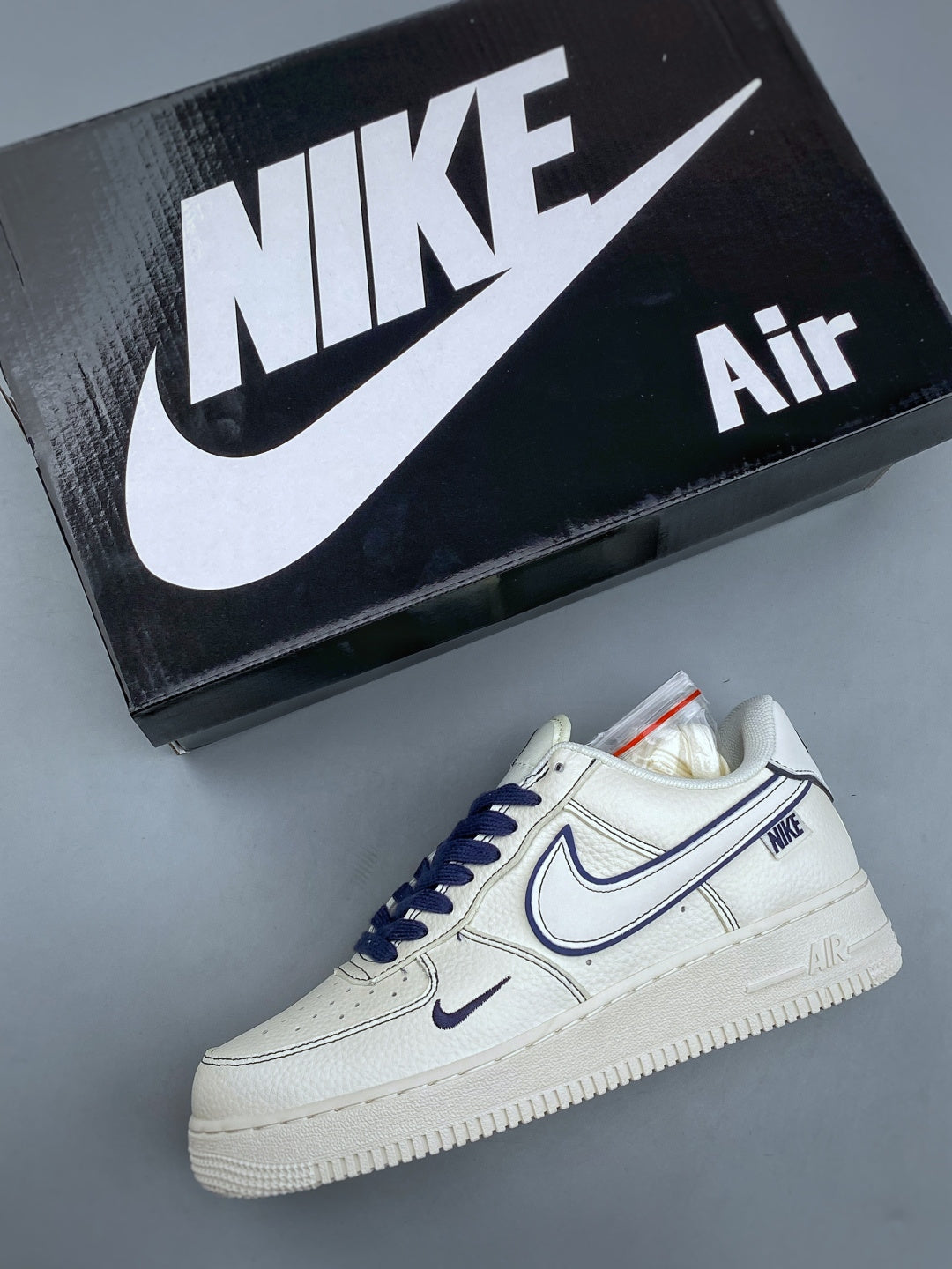 Nike Air Force 1 ’07 Low White & Black Outline Sneakers, Contrast Lace Details Retro Casual Streetwear Shoes