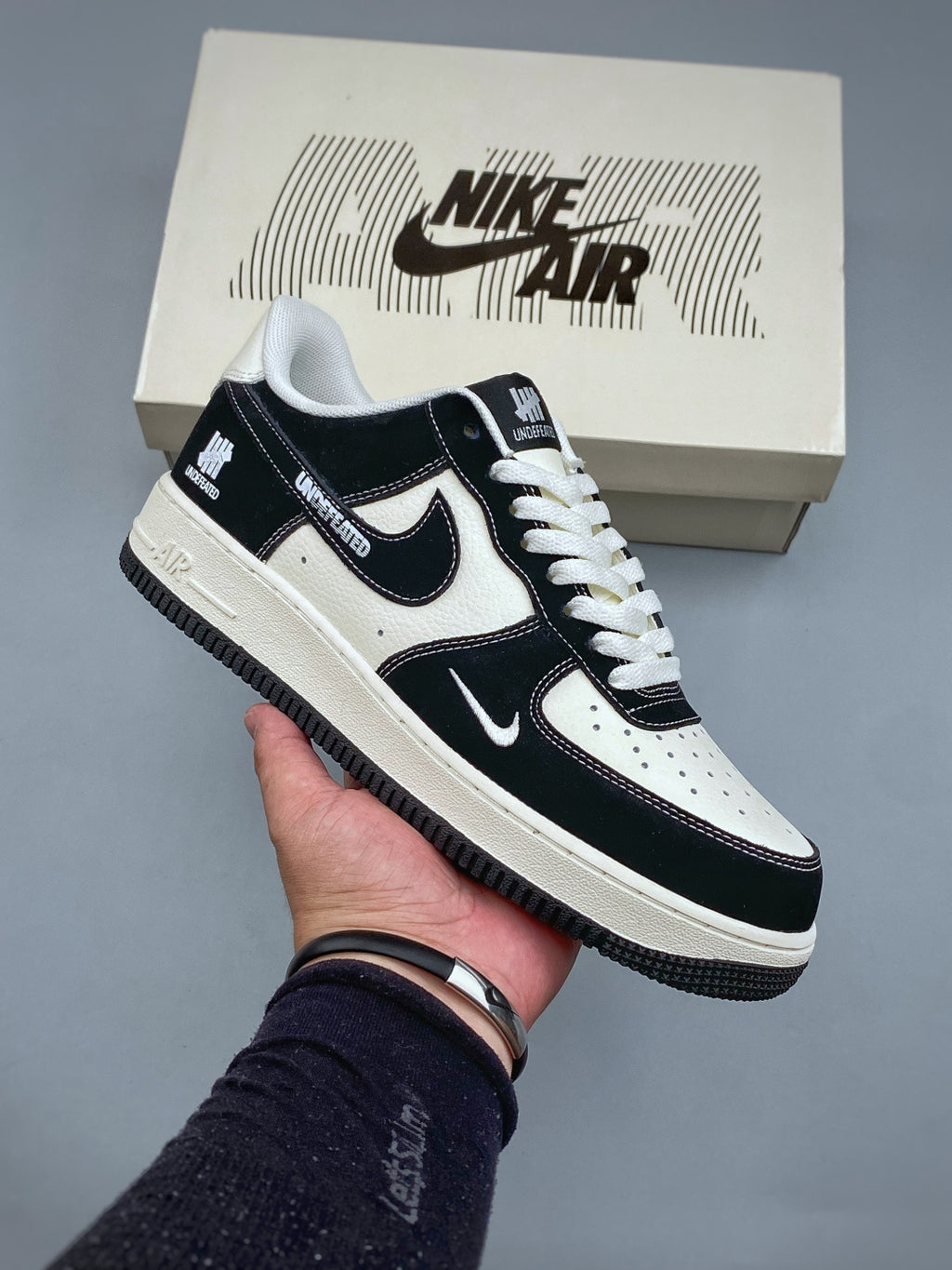 Nike Air Force 1 ’07 Low Black & White Color Block Sneakers, Contrast Swoosh Lace-Up Retro Casual Streetwear Shoes