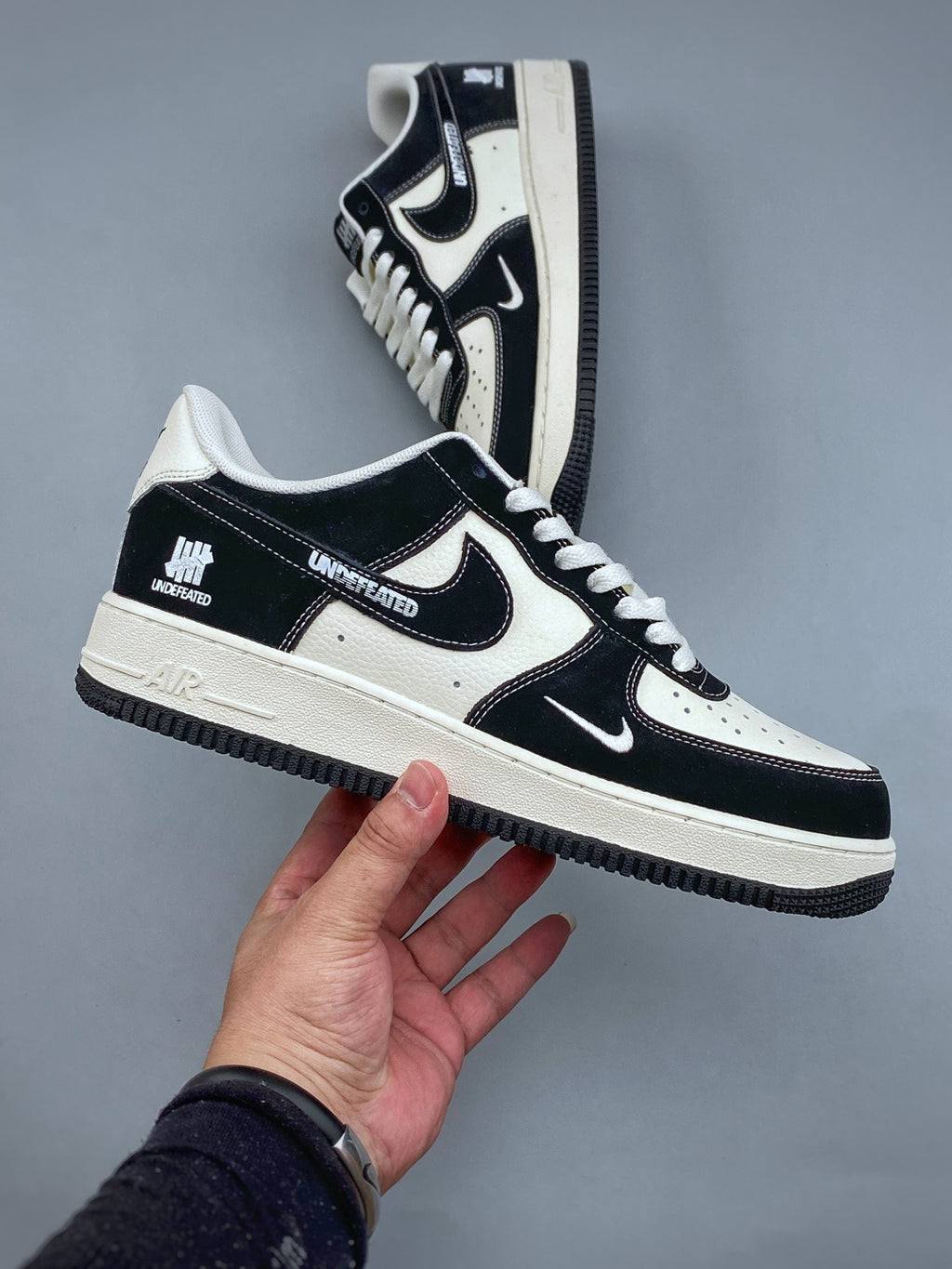 Nike Air Force 1 ’07 Low Black & White Color Block Sneakers, Contrast Swoosh Lace-Up Retro Casual Streetwear Shoes
