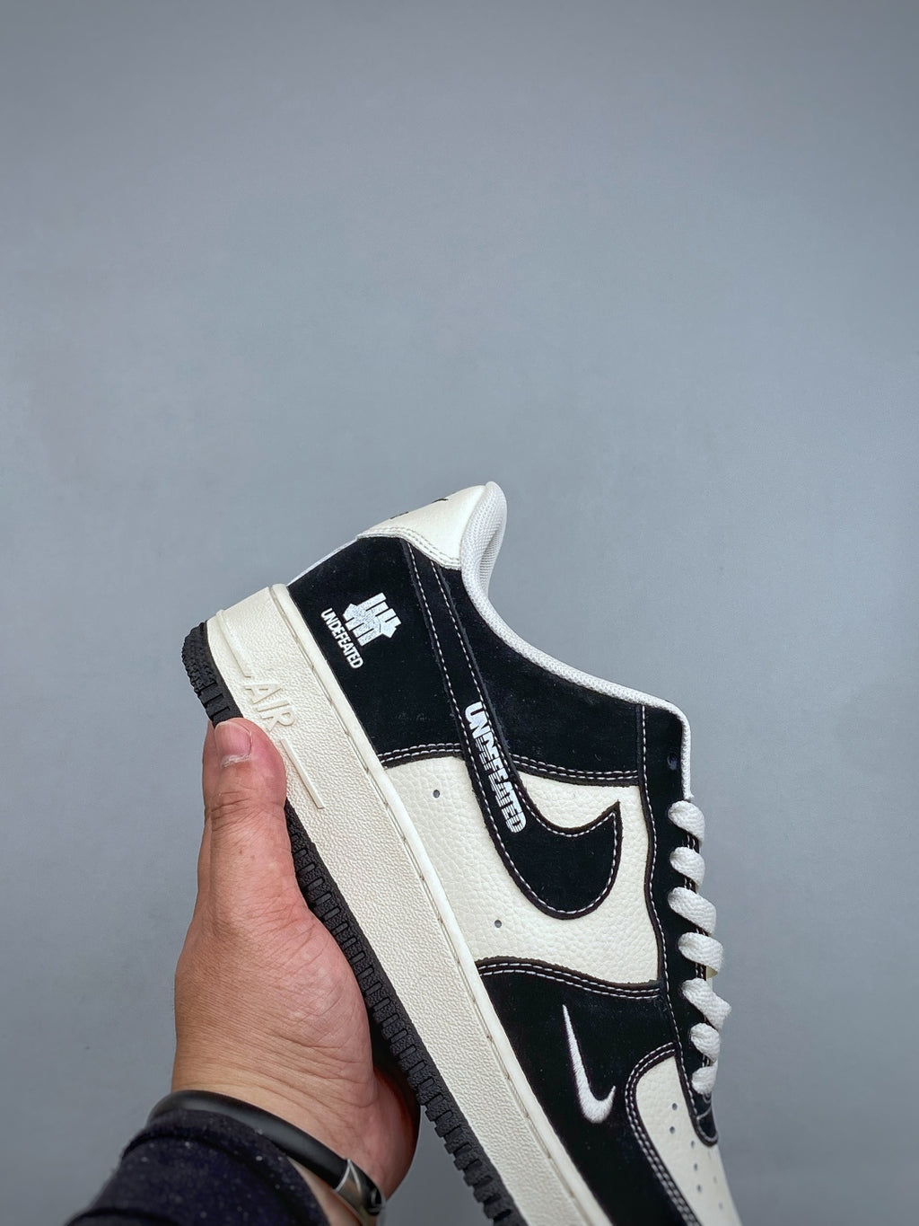 Nike Air Force 1 ’07 Low Black & White Color Block Sneakers, Contrast Swoosh Lace-Up Retro Casual Streetwear Shoes